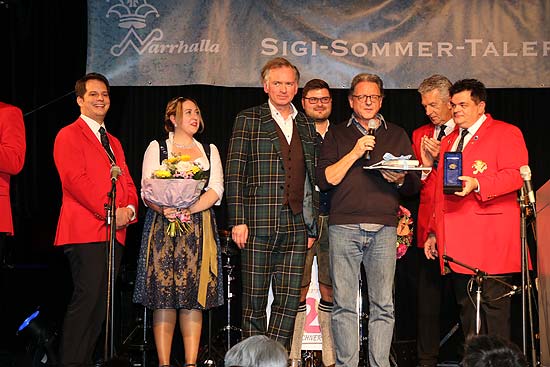 Günter Grünwald erhielt den Sigi-Sommer-Taler 2017 der Narrhalla am 26.11.2017 im "Wirtshaus im Schlachthof". Die Laudatio sprach Christian Springer (©Foto: Martin Sv´chmitz)
